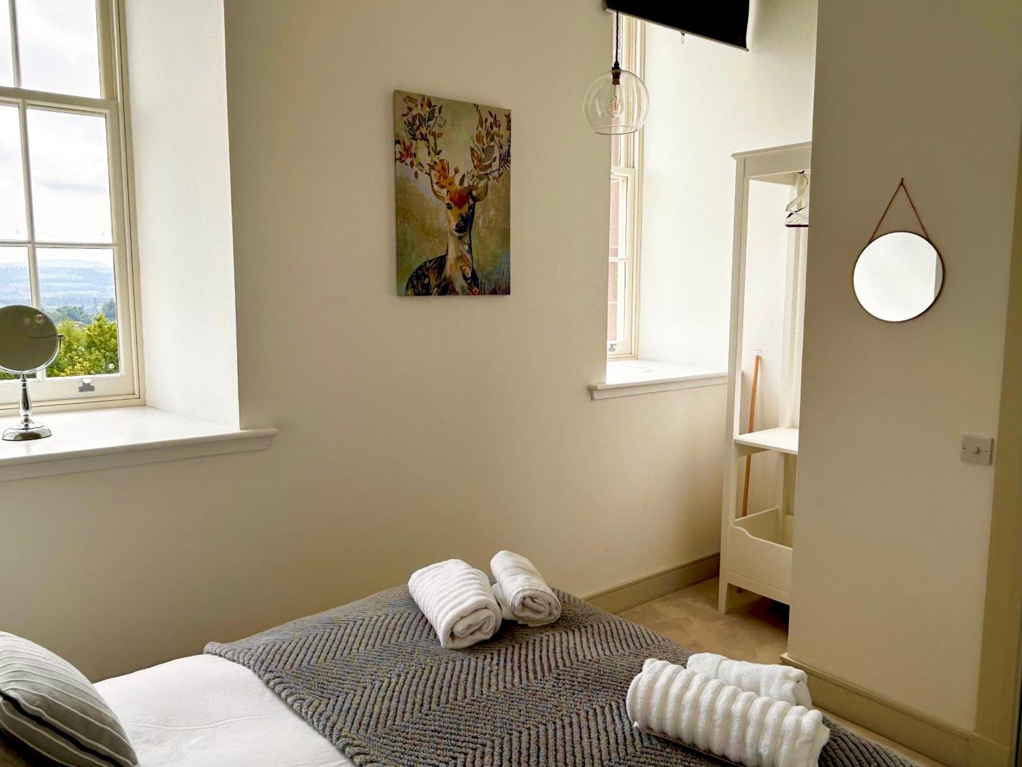 Great Glen Town House, 5 Minute Drive From Town Centre *